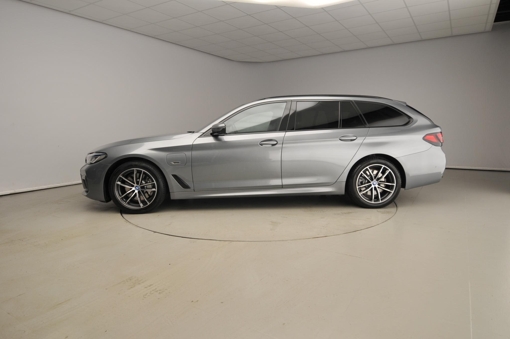 BMW 5 Serie Touring 530e - Afbeelding 2