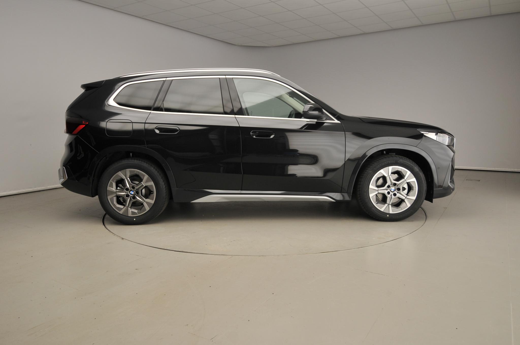 BMW iX1 eDrive20 - Afbeelding 4