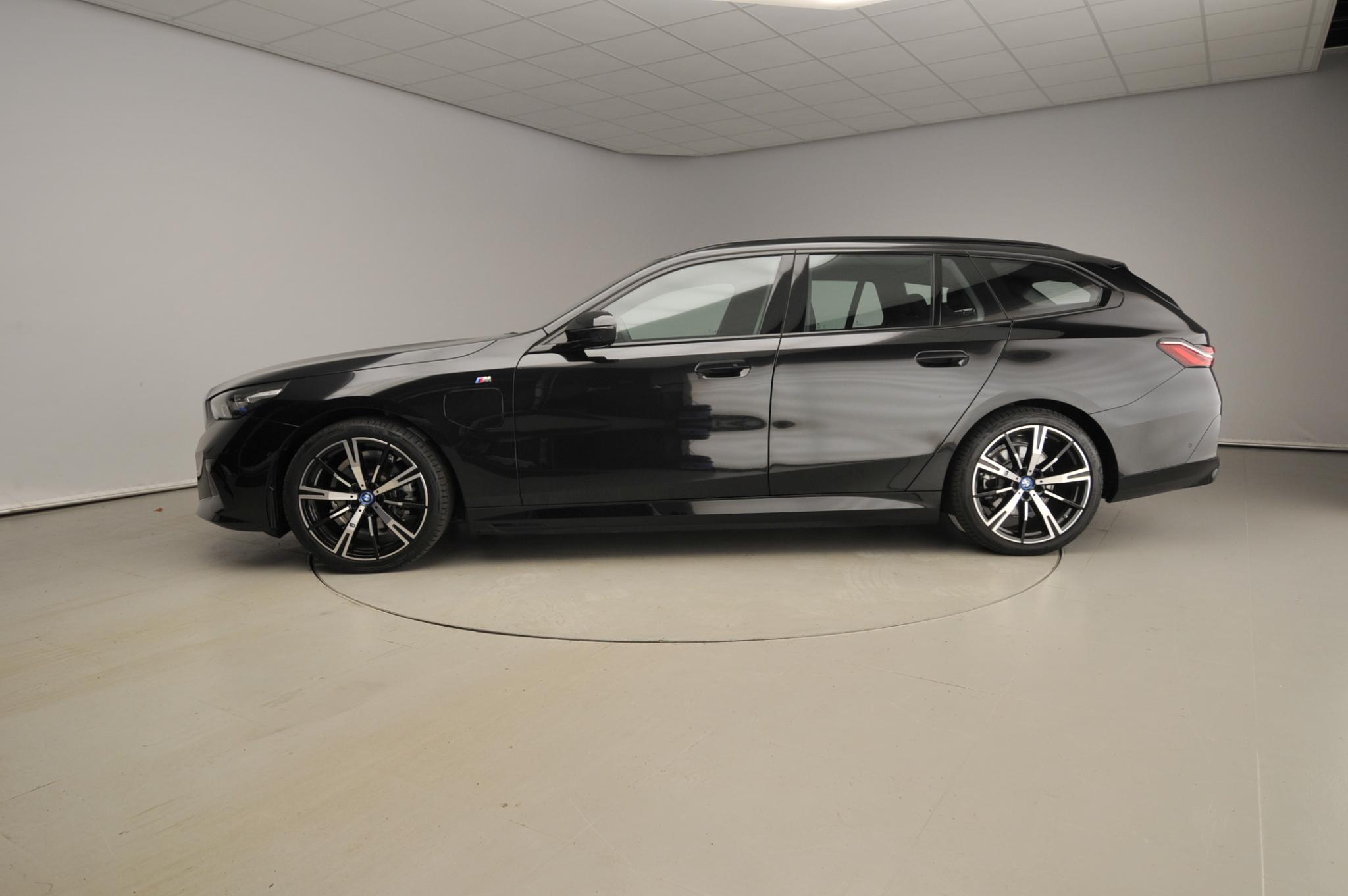 BMW 5 Serie Touring 530e - Afbeelding 2