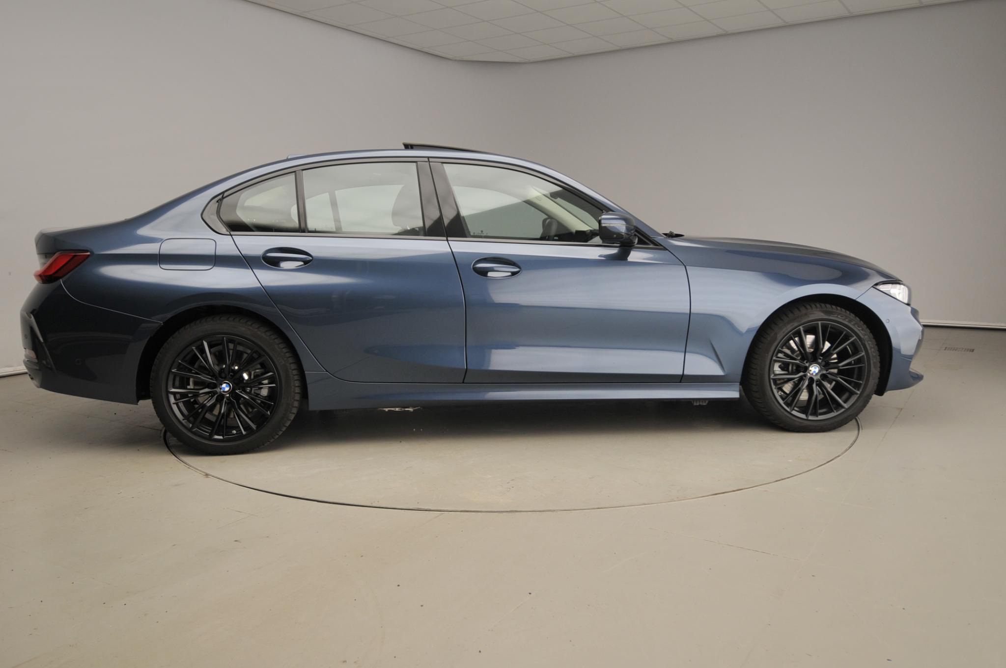 BMW 3 Serie Sedan 330e - Afbeelding 4