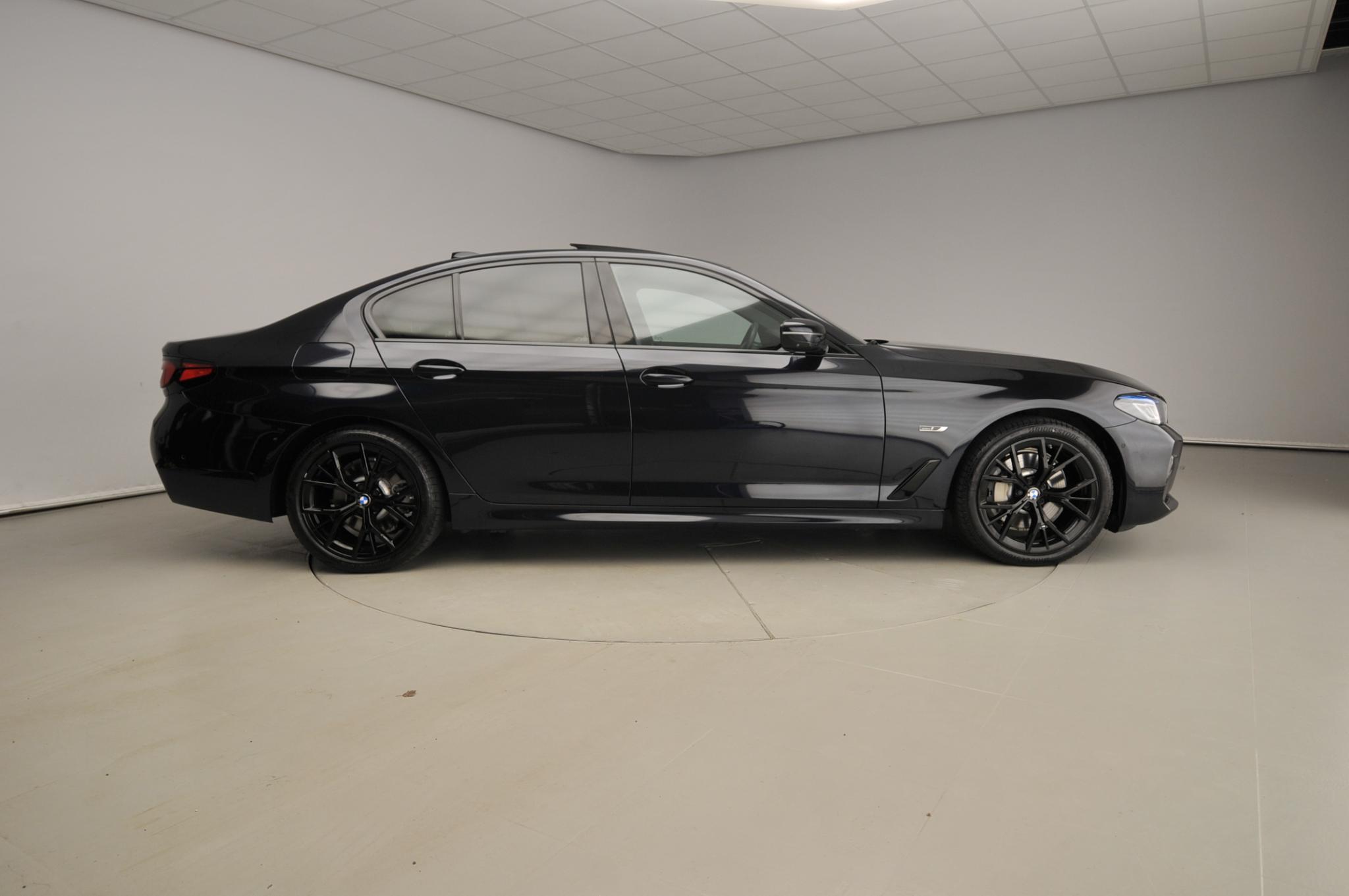 BMW 5 Serie Sedan 530e - Afbeelding 4