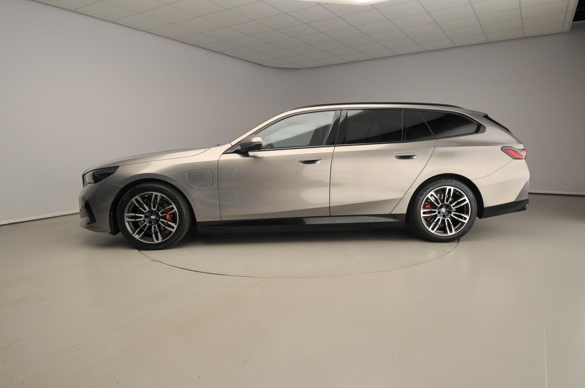 BMW 5 Serie Touring 530e - Afbeelding 2