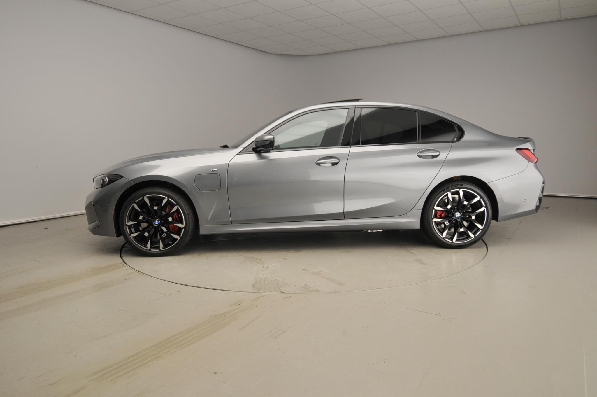 BMW 3 Serie Sedan 330e - Afbeelding 2