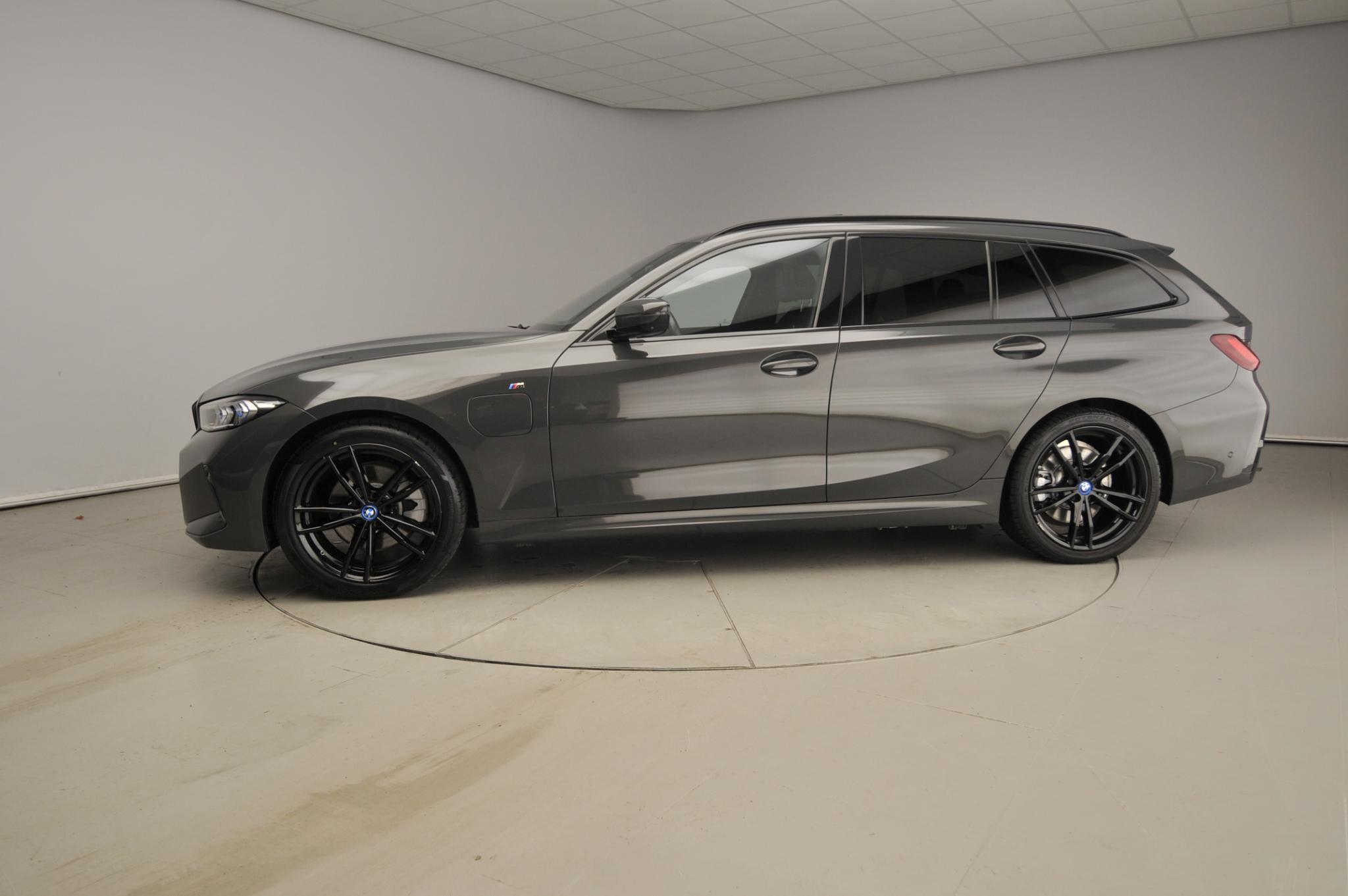 BMW 3 Serie Touring 330e - Afbeelding 2