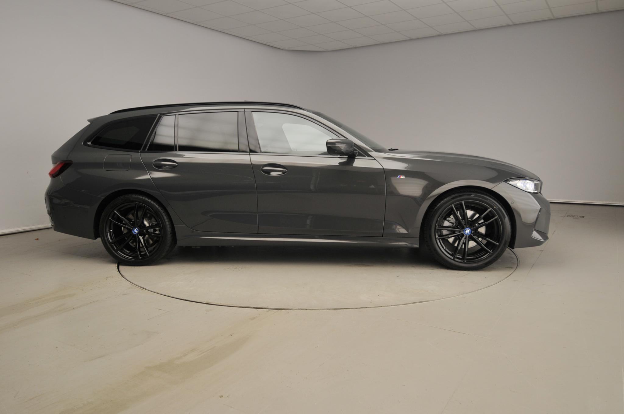 BMW 3 Serie Touring 330e - Afbeelding 4