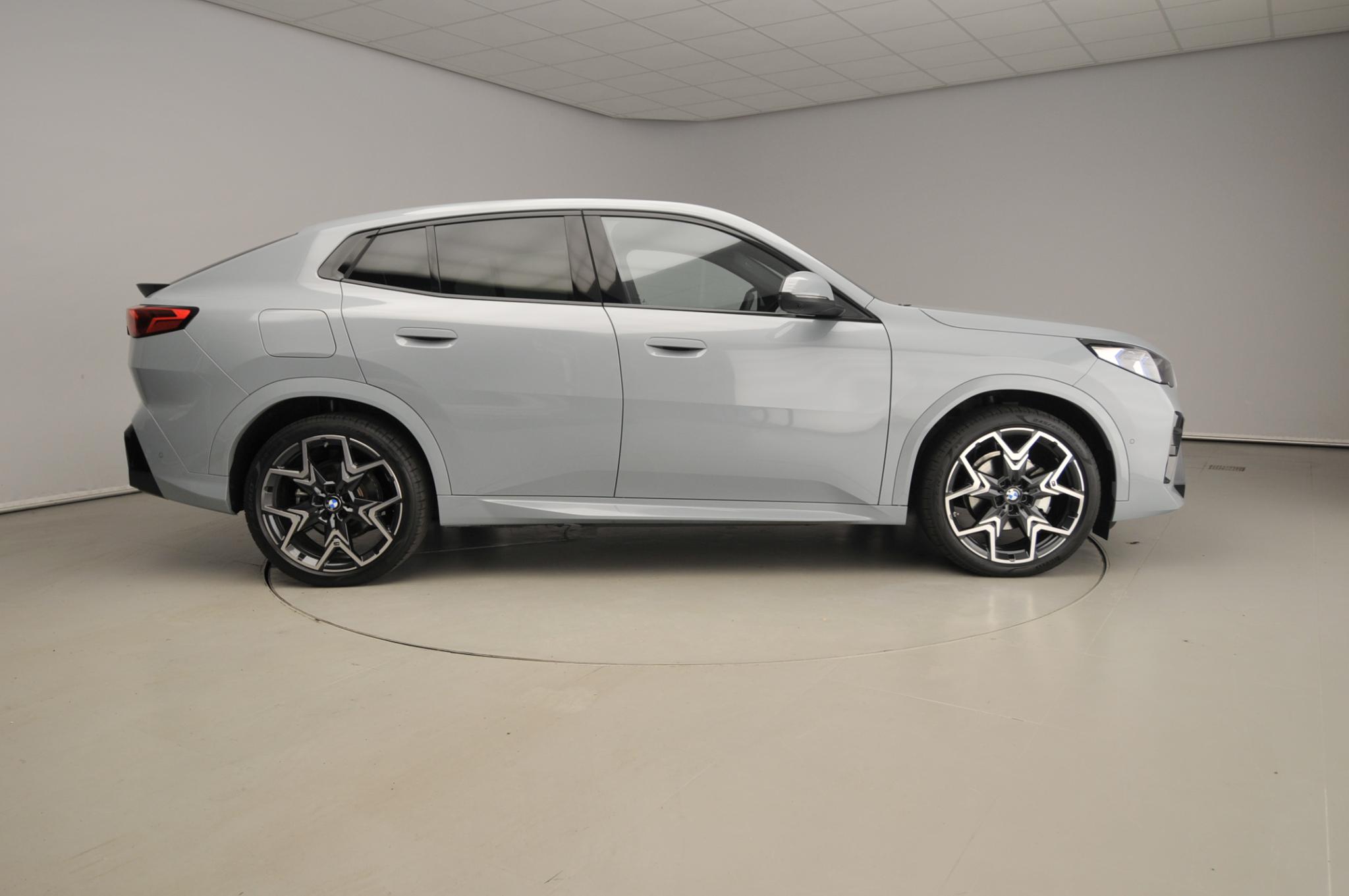 BMW iX2 eDrive20 - Afbeelding 4