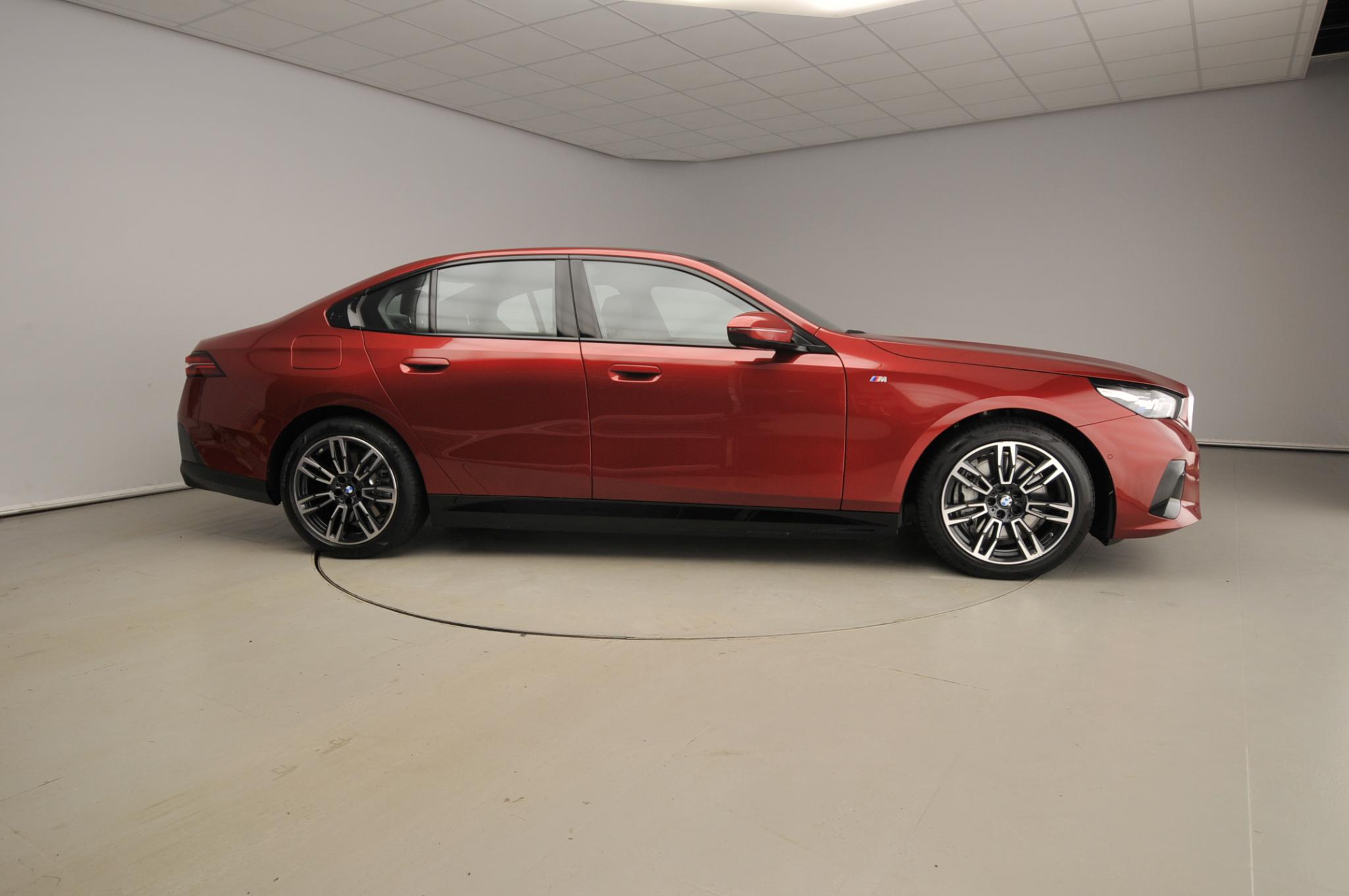 BMW 5 Serie Sedan 550e xDrive - Afbeelding 4