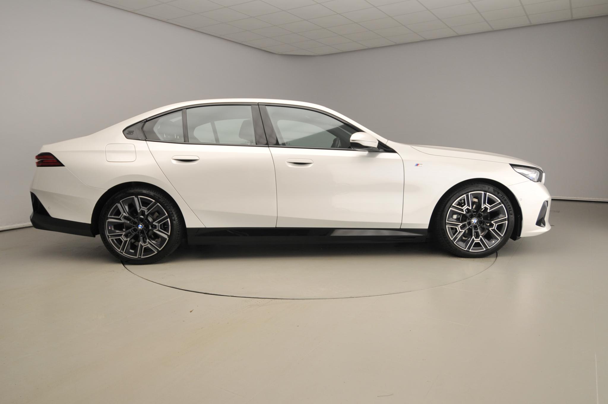 BMW 5 Serie Sedan 530e - Afbeelding 4