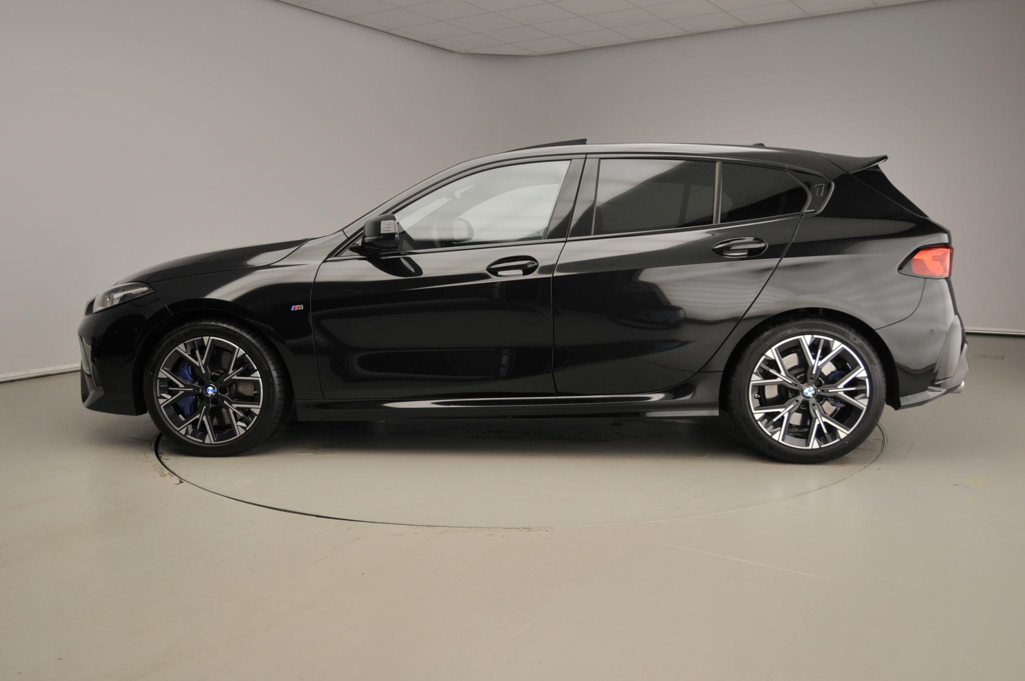 BMW 1 Serie 5-deurs M135 xDrive - Afbeelding 2
