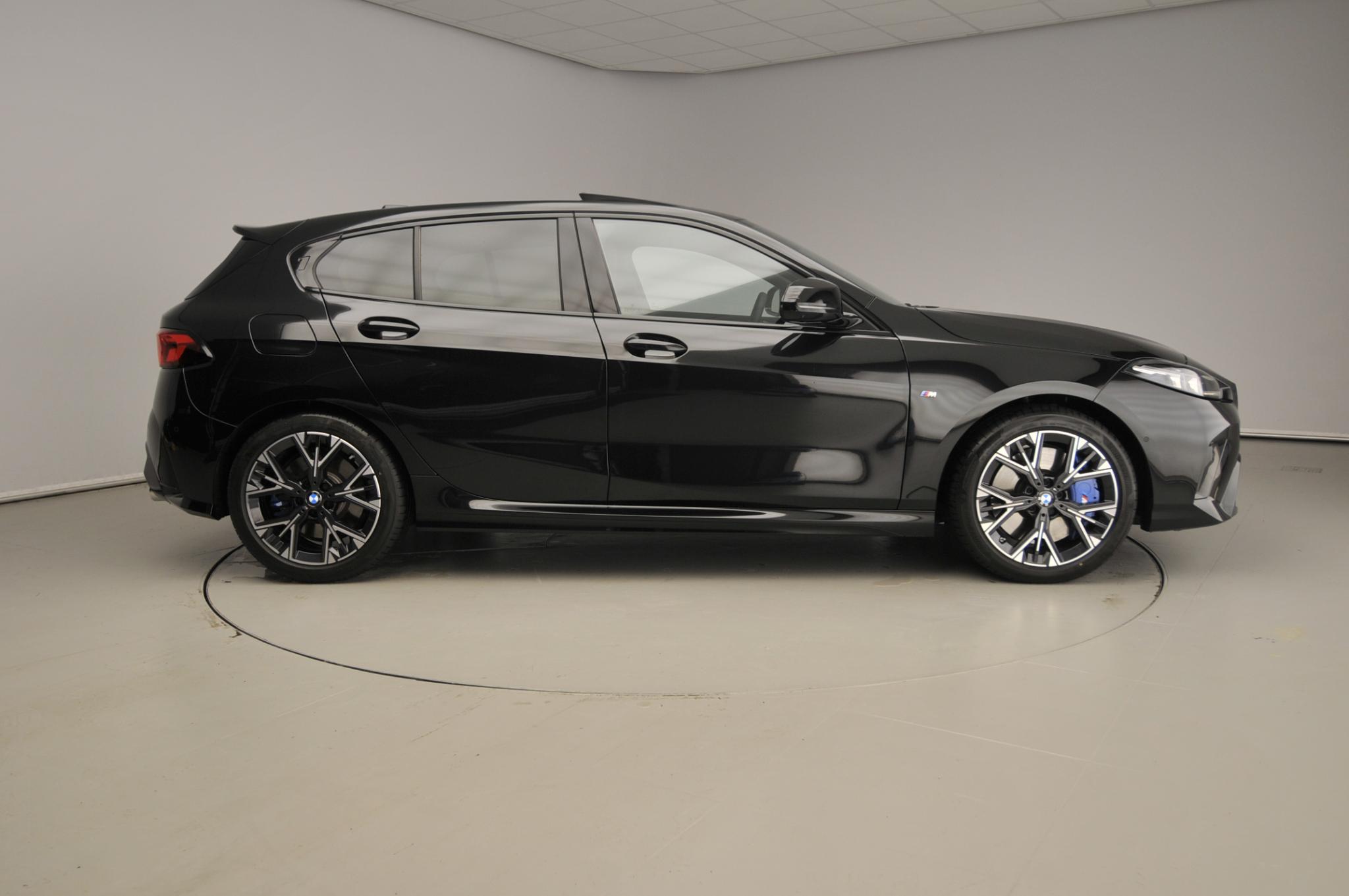 BMW 1 Serie 5-deurs M135 xDrive - Afbeelding 4