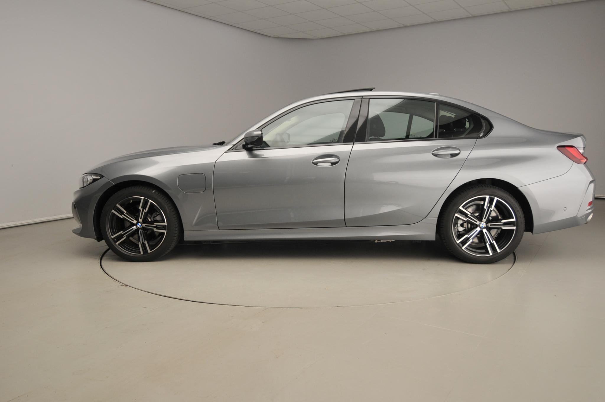 BMW 3 Serie Sedan 330e - Afbeelding 2