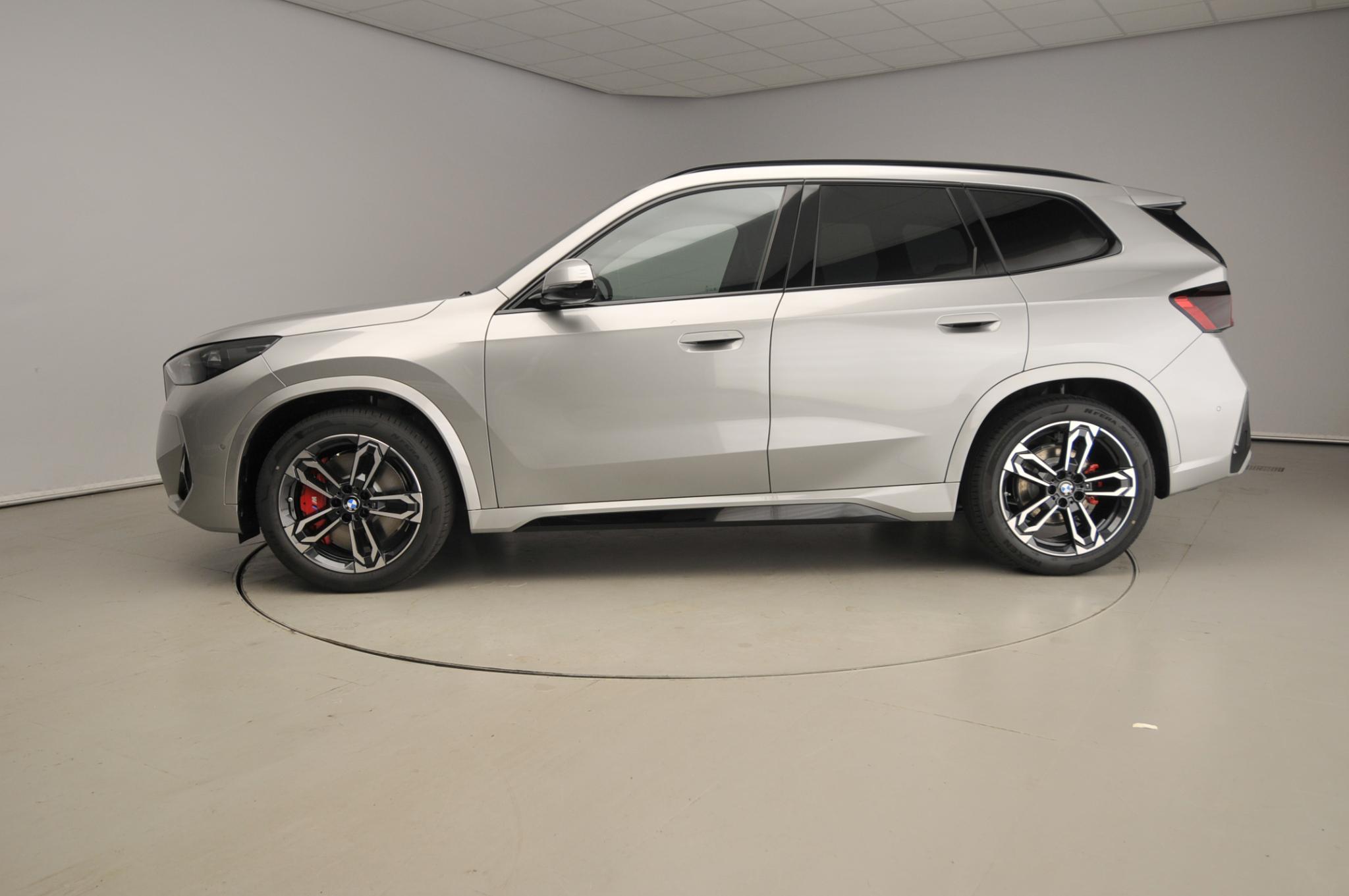 BMW iX1 eDrive20 - Afbeelding 2