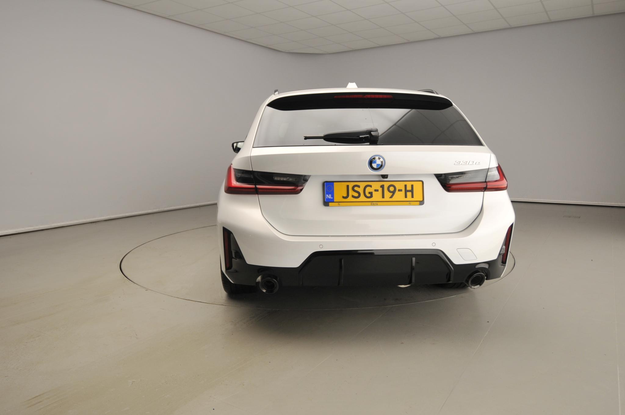 BMW 3 Serie Touring 330e - Afbeelding 3