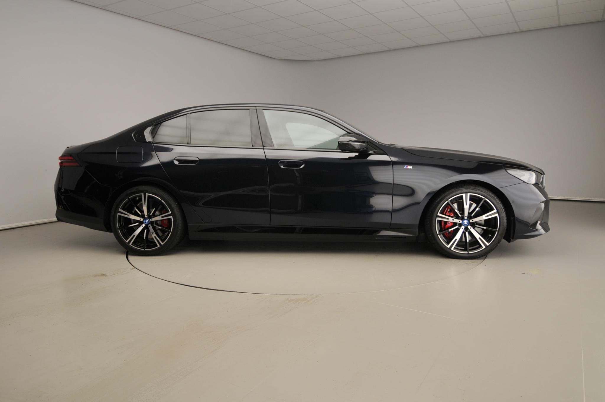 BMW i5 Sedan M60 xDrive 84 kWh - Afbeelding 4