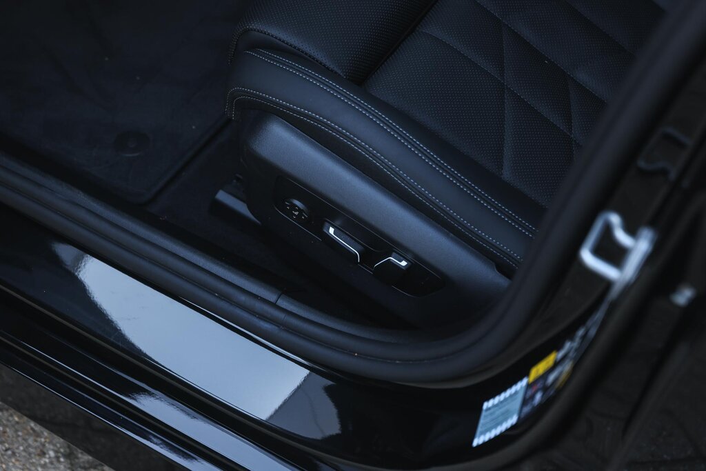 BMW i5 12