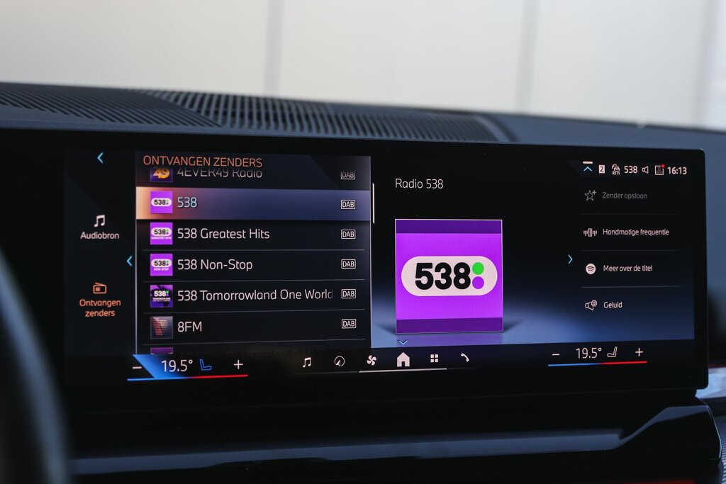 BMW i5 21