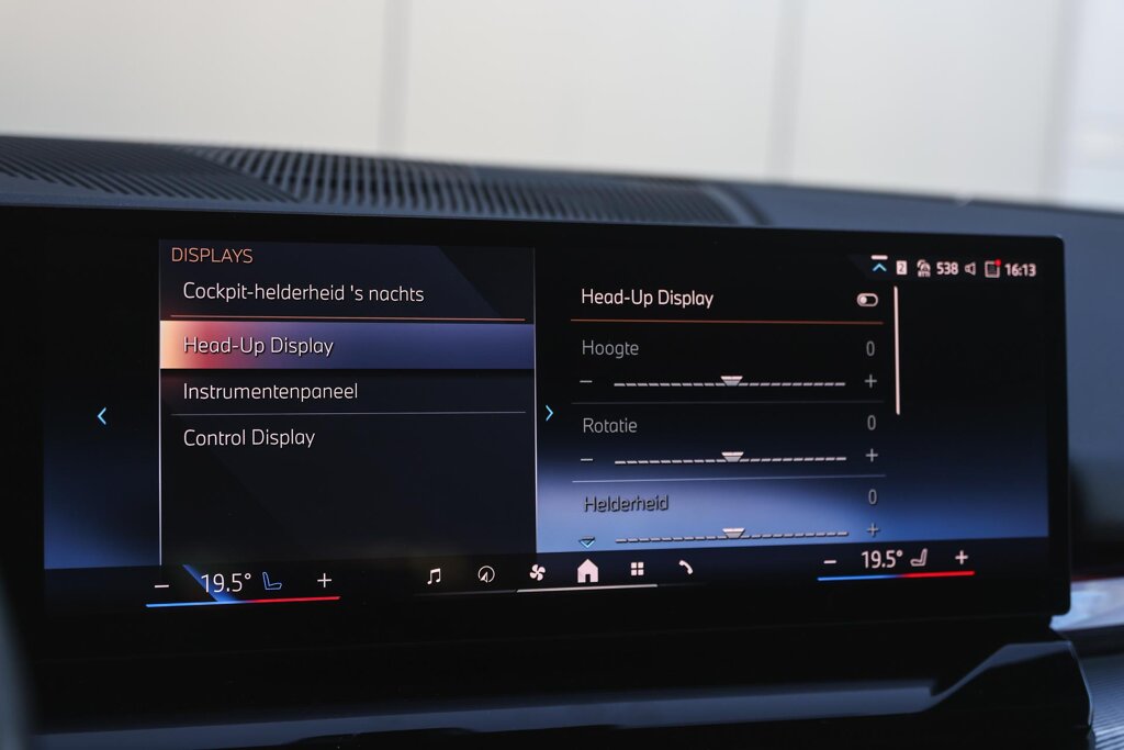 BMW i5 26