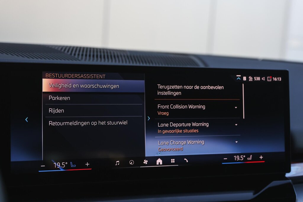 BMW i5 27