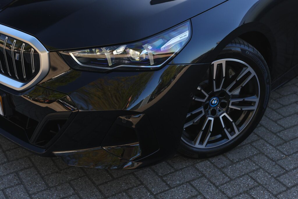 BMW i5 29