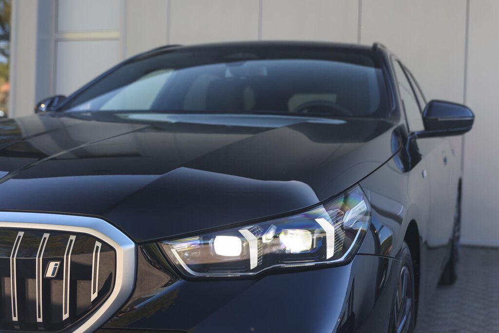 BMW i5 30