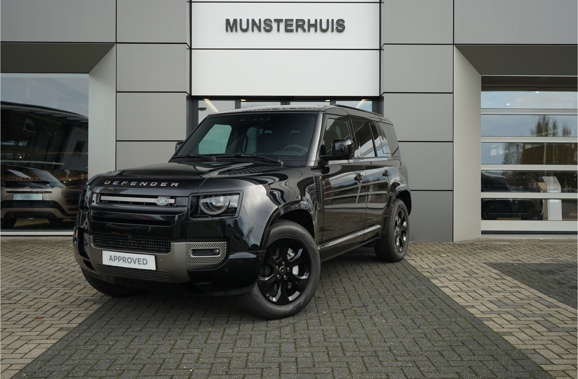 Land Rover Defender 110 P300e 110 X-Dynamic SE