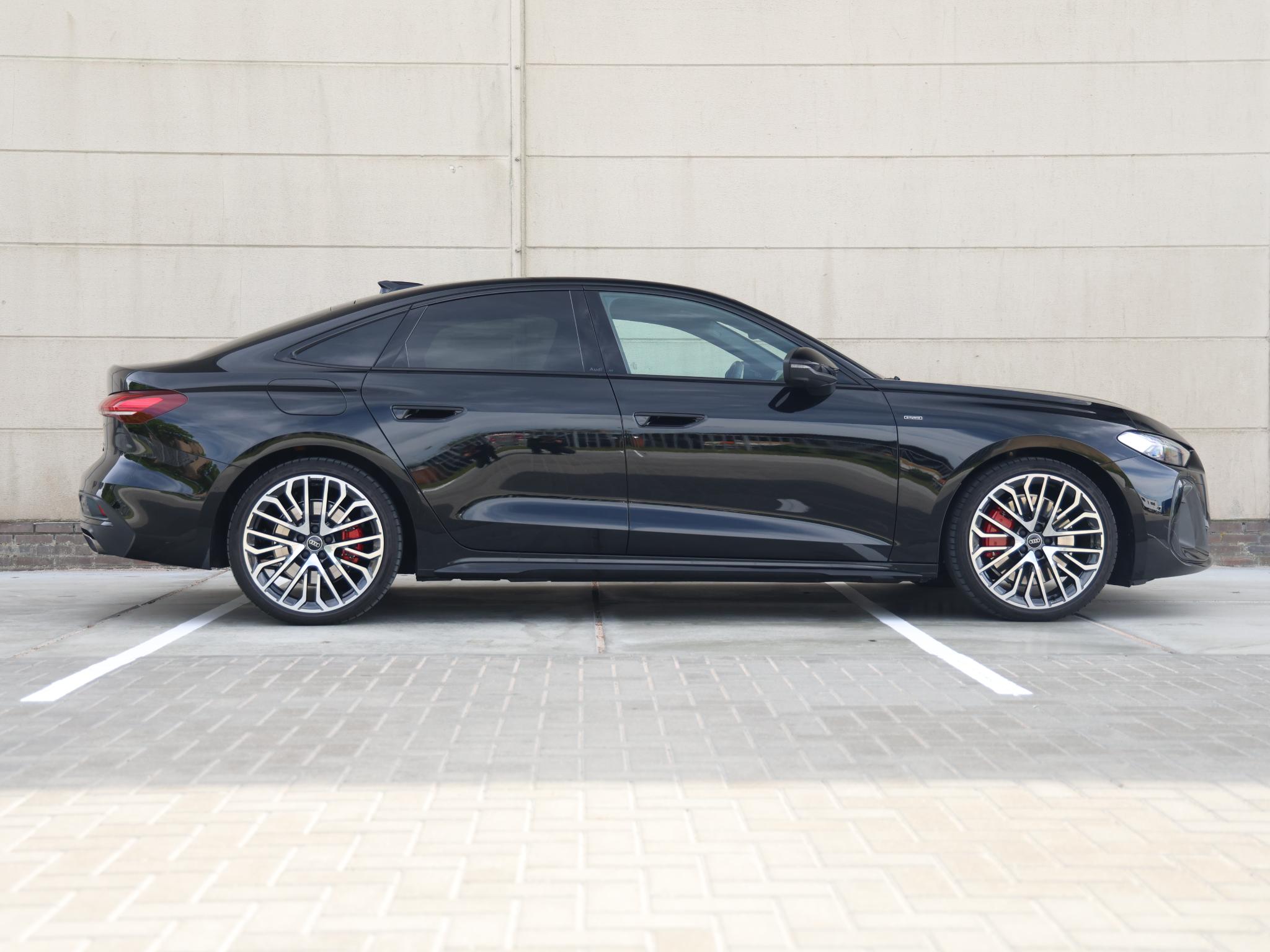 Audi A5 Limousine e-hybrid quattro S edition 299 pk - Afbeelding 2
