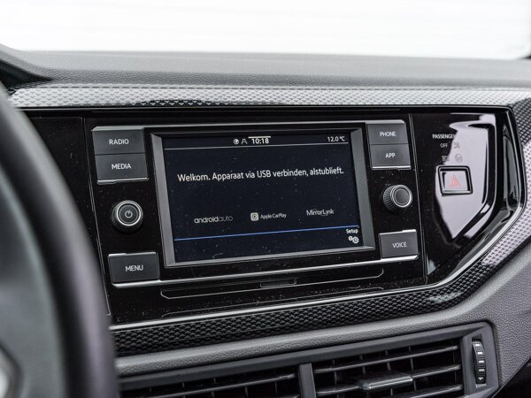 Apple Carplay/Android Auto Apple Carplay/Android Auto