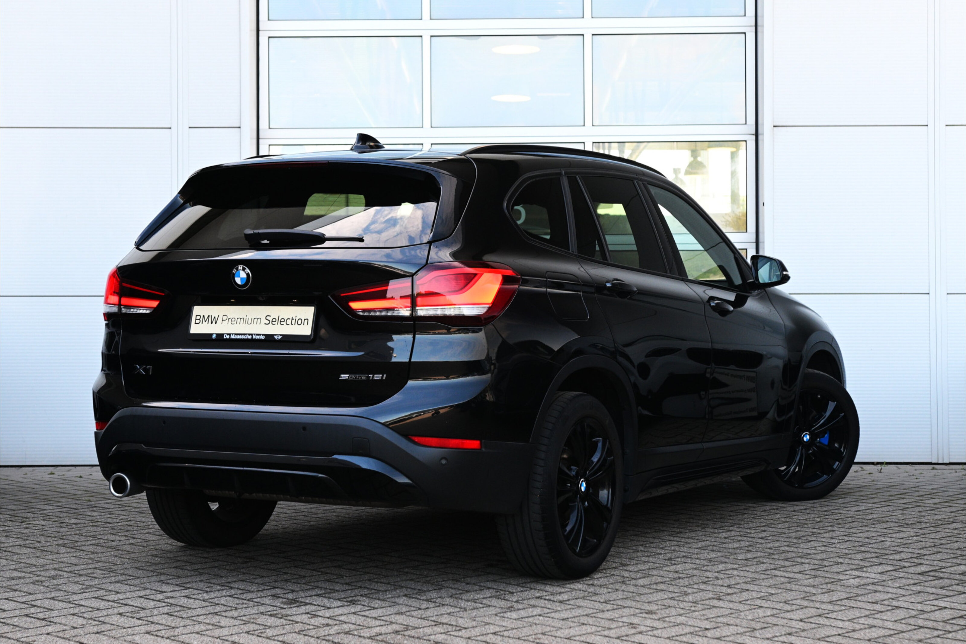 BMW X1 sDrive18i Sport Line Automaat