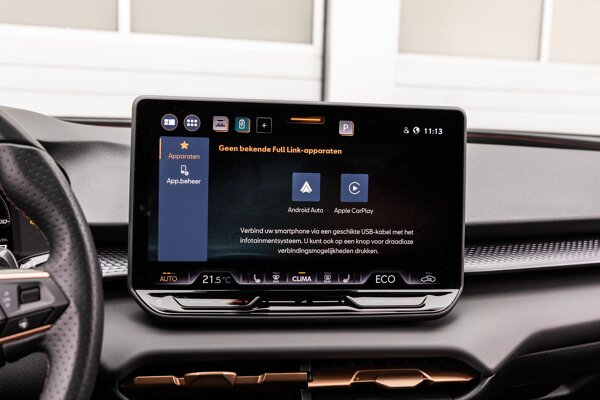 Apple Carplay/Android Auto Apple Carplay/Android Auto
