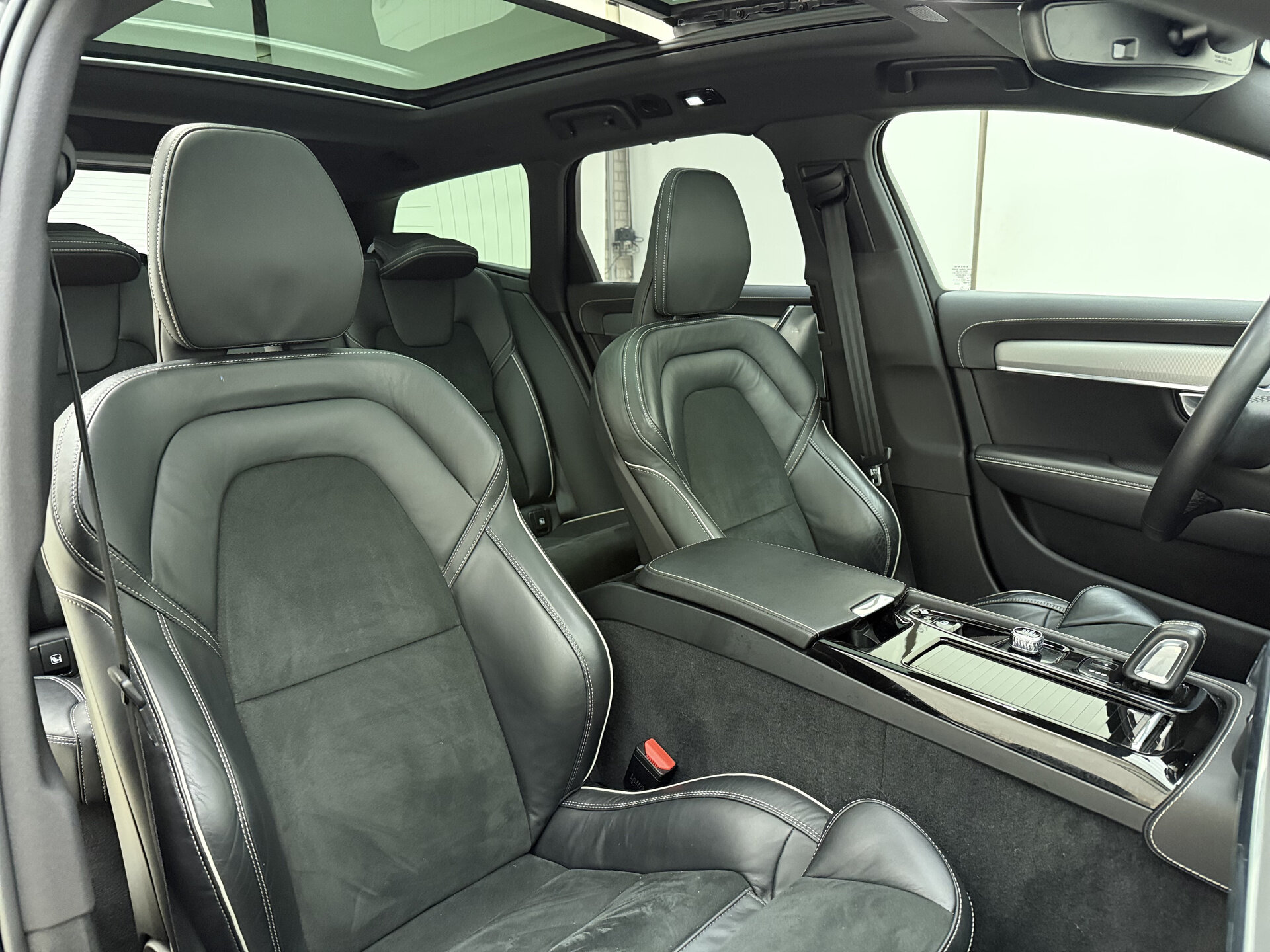 Volvo V90 T8 455pk AWD R-Design - Afbeelding 4