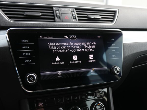 Apple Carplay/Android Auto Apple Carplay/Android Auto
