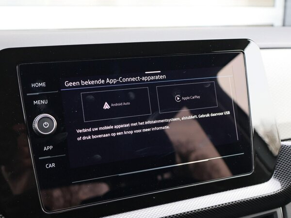 Apple Carplay/Android Auto Apple Carplay/Android Auto