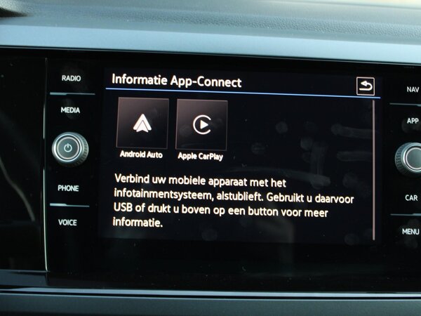 Apple Carplay/Android Auto Apple Carplay/Android Auto