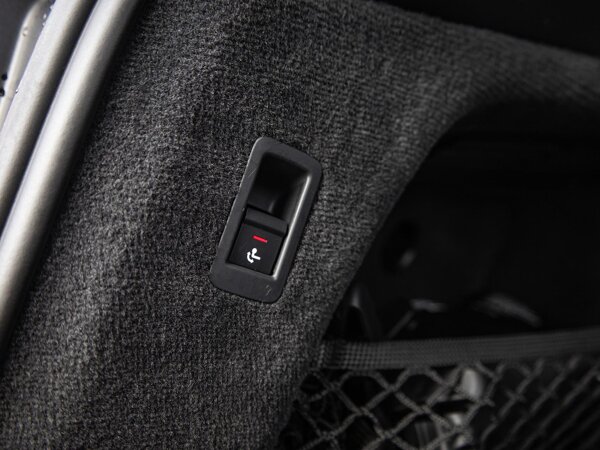Trekhaak elektrisch uitklapbaar Trekhaak elektrisch uitklapbaar