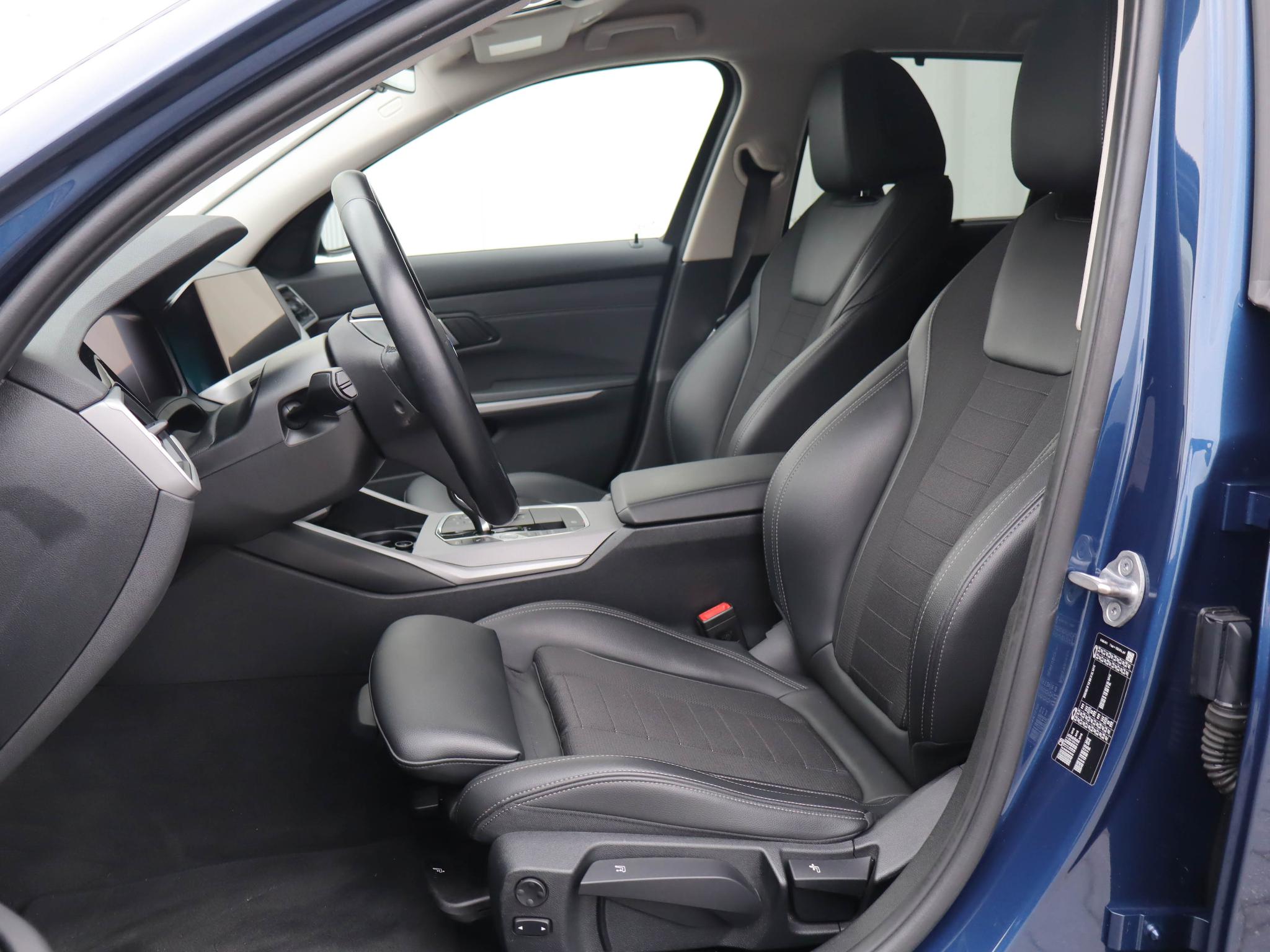 BMW 3 Serie Touring 318i 156pk AUT Executive Edition - Afbeelding 4