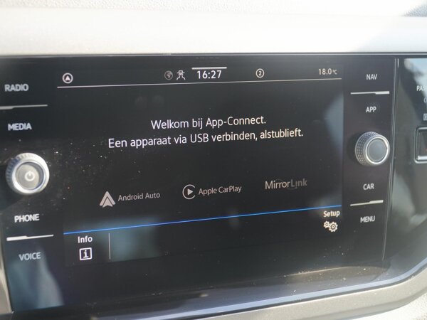 Apple Carplay/Android Auto Apple Carplay/Android Auto