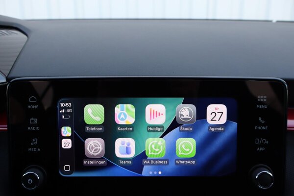 Apple Carplay/Android Auto Apple Carplay/Android Auto