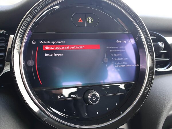Apple Carplay/Android Auto Apple Carplay/Android Auto
