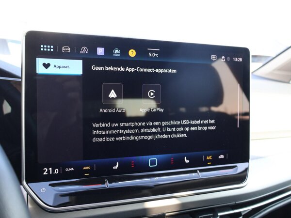 Apple Carplay/Android Auto Apple Carplay/Android Auto