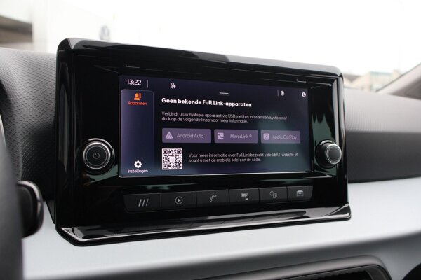 Apple Carplay/Android Auto Apple Carplay/Android Auto