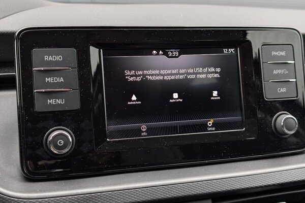 Apple Carplay/Android Auto Apple Carplay/Android Auto