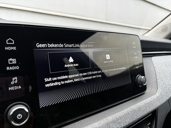 Apple Carplay/Android Auto Apple Carplay/Android Auto