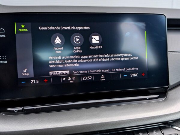 Apple Carplay/Android Auto Apple Carplay/Android Auto