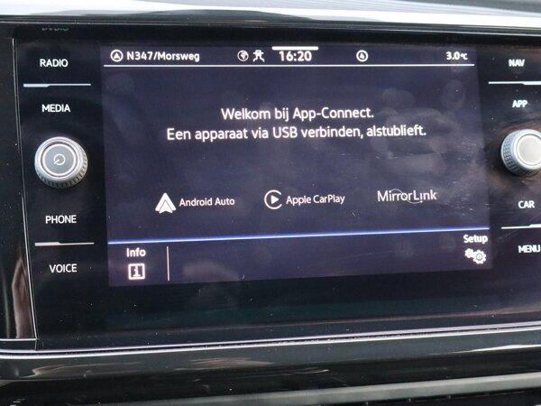 Apple Carplay/Android Auto Apple Carplay/Android Auto