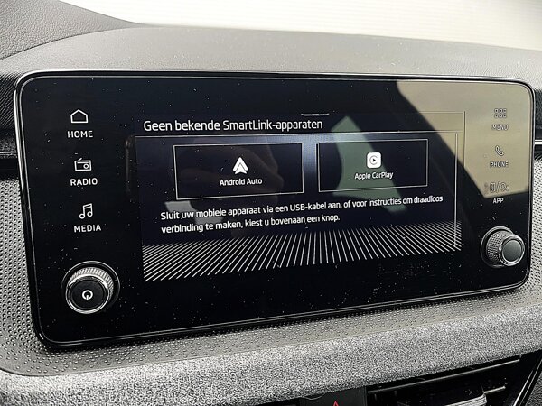 Apple Carplay/Android Auto Apple Carplay/Android Auto