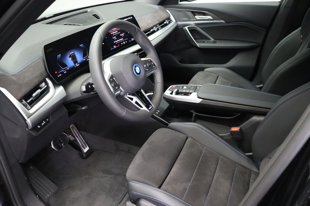 BMW iX1 9