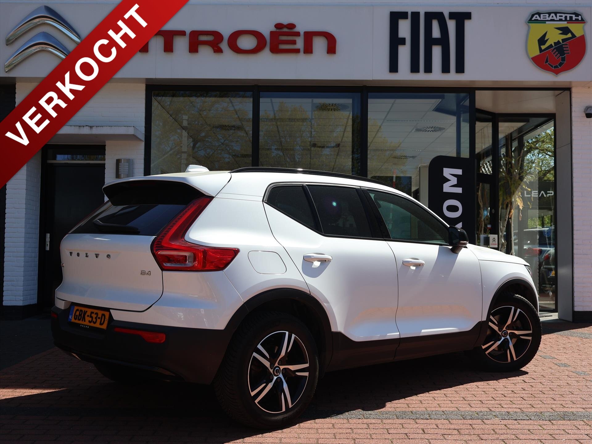 Volvo XC40 B4 197PK Mild Hybrid Automaat Plus Dark, Rijklaarprijs | Leder | Trekhaak wegklapbaar | Stoelverwarming