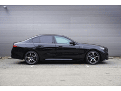 BMW 5 Serie Sedan 550e xDrive - Afbeelding 2