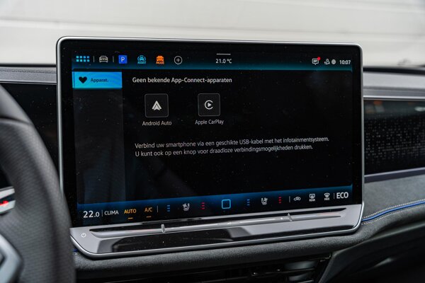 Apple Carplay/Android Auto Apple Carplay/Android Auto
