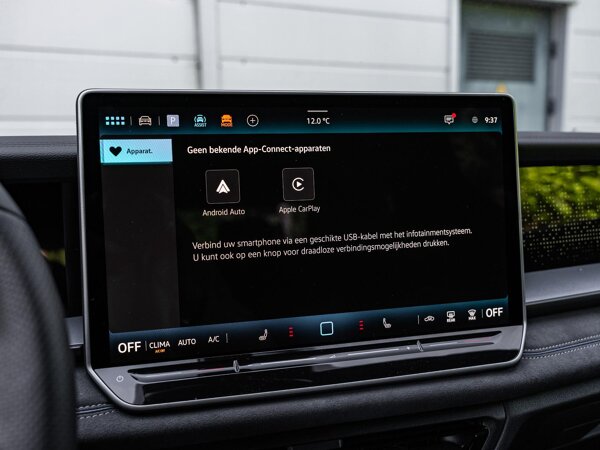 Apple Carplay/Android Auto Apple Carplay/Android Auto